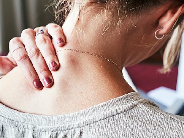 5 movimientos para aliviar el dolor de cuello